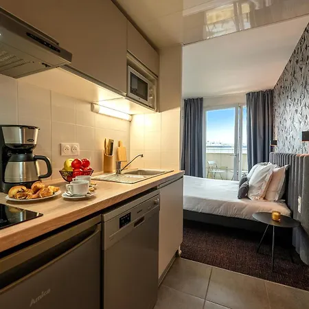 Aparthotel Nemea Europe Villacoublay 4*